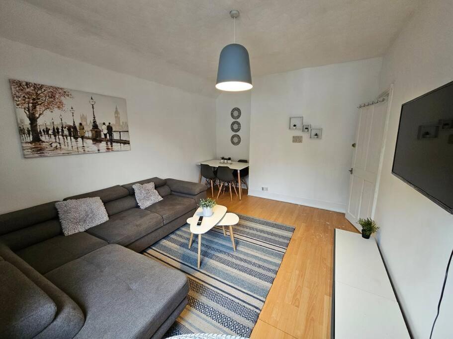 Stylish 2 Bed Apt - Harry Potter/ Leavesden Studios/Watford/Hemel Hempstead - Families/Professionals & Contractors Welcome - Serviced Accomodation Sarratt Extérieur photo