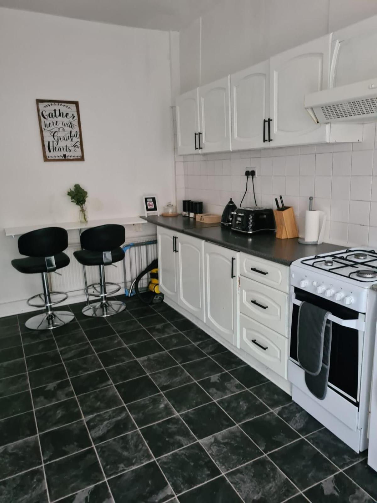 Stylish 2 Bed Apt - Harry Potter/ Leavesden Studios/Watford/Hemel Hempstead - Families/Professionals & Contractors Welcome - Serviced Accomodation Sarratt Extérieur photo