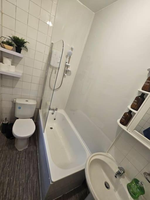 Stylish 2 Bed Apt - Harry Potter/ Leavesden Studios/Watford/Hemel Hempstead - Families/Professionals & Contractors Welcome - Serviced Accomodation Sarratt Extérieur photo